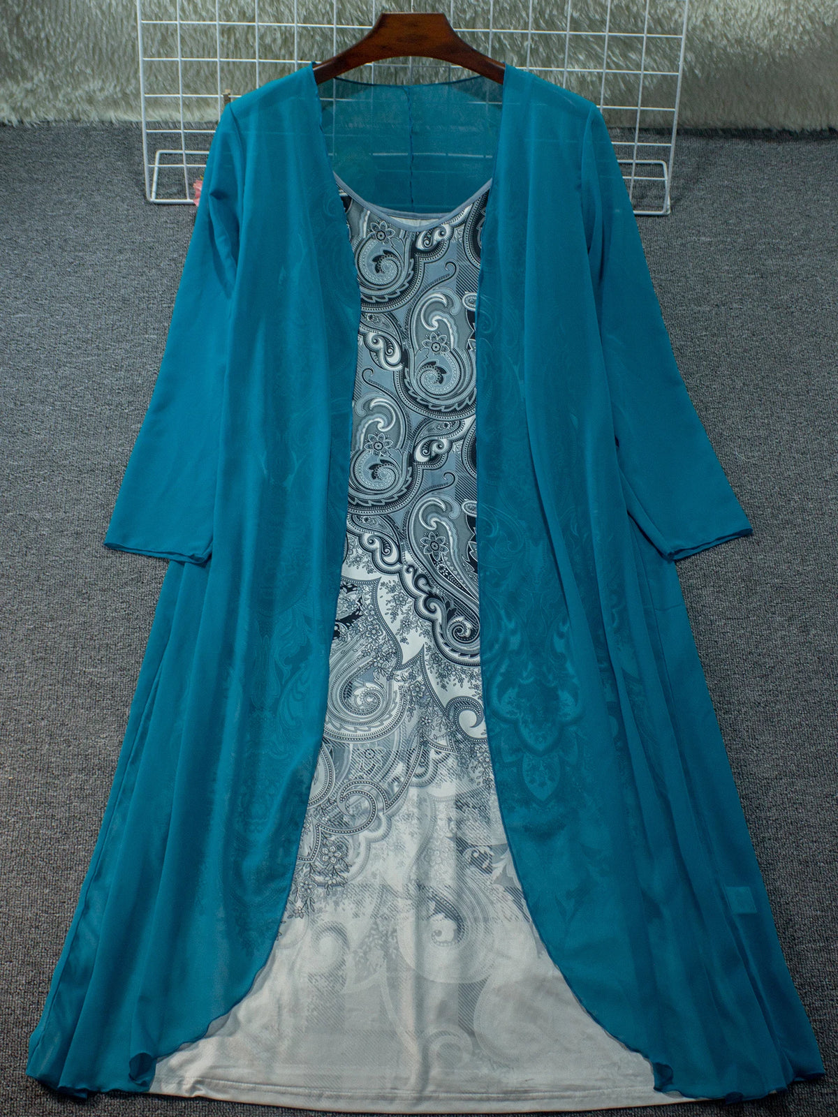 Plus Size Floral Print Maxi Dress with Sheer Cover, Bohemian V-Neck Two Piece Set